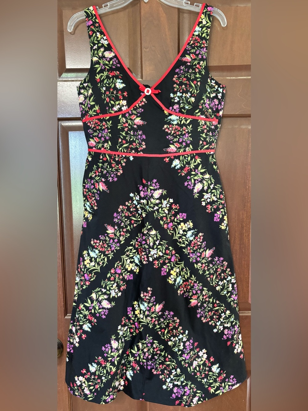 Pretty Madison Leigh a-line black floral dress size 10